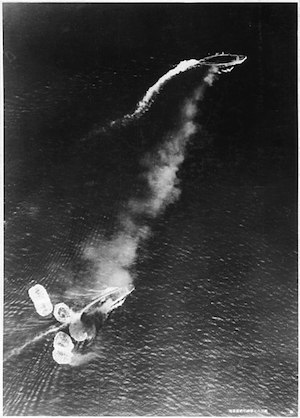430px-Japanese_high-level_bombing_attack_on_HMS_Prince_of_Wales_and_HMS_Repulse_on_10_December_1941_(NH_60566).jpg